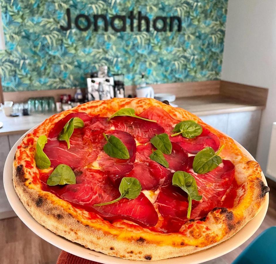 Jonathan Bed&Pizza Komárom Kültér fotó